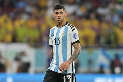 Cristian 'Cuti' Romero estará firme en la defensa, junto a Nicolás Otamendi; el resto pelea su lugar