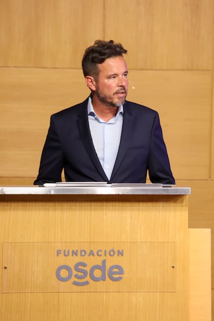 Cristian García Sarubbi, Director de Comunicación y Desarrollo Humano Grupo OSDE, hizo una introducción sobre los ejes estratégicos de la Fundación OSDE.
