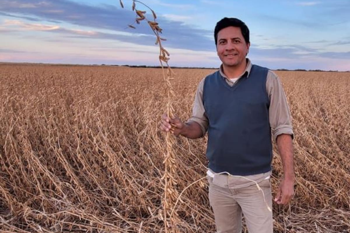 Cristian José María Muñoz, encargado del Establecimiento Kaitaco, donde sorprendió el rinde de la soja