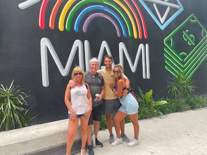 Cristian jugó en Perú, Uruguay, Honduras, República Dominicana, y terminó en Estados Unidos: primero Naples (Florida) y, finalmente, Miami, su lugar actual de residencia.