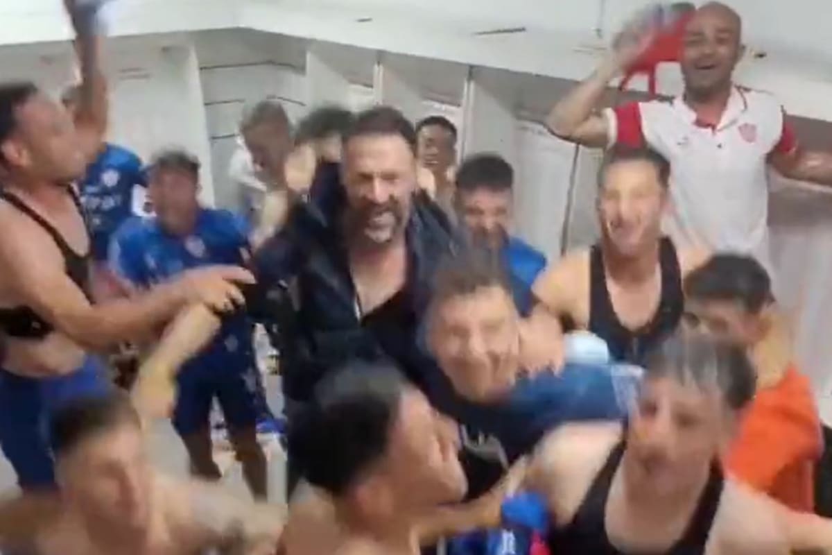 Cristian Kily González generó una relación muy buena con el plantel de Unión; como así festejaron el triunfo agónico ante Sarmiento