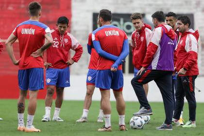 Cristian Kily González, un entrenador que logró una gran relación con los jugadores de Unión