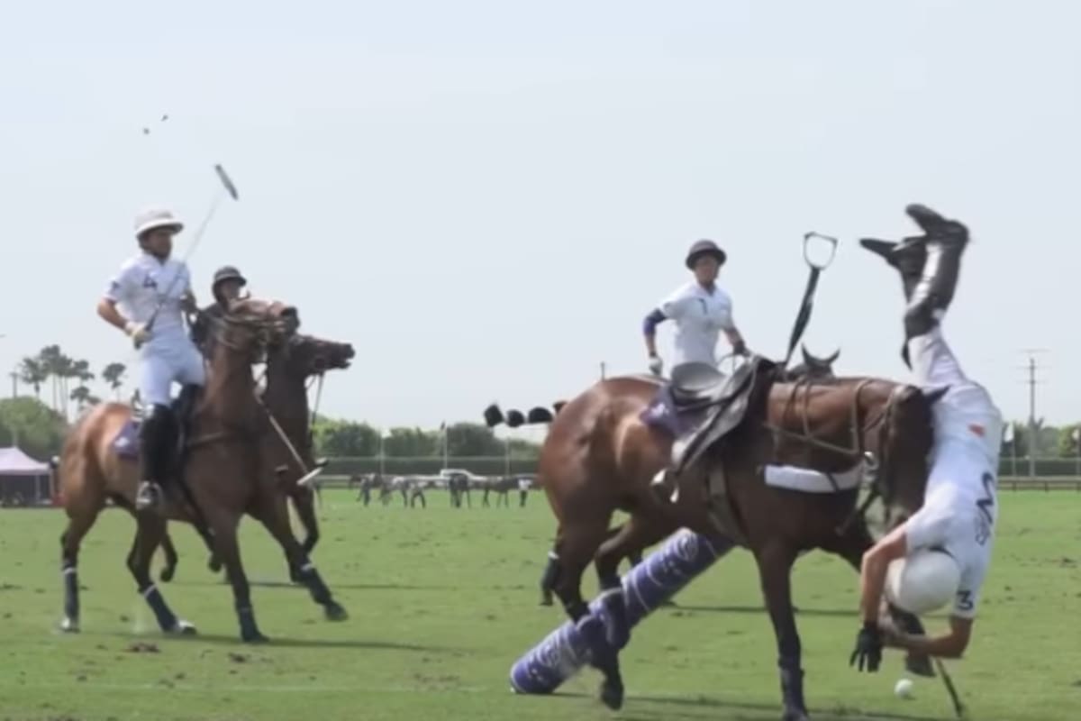 Cristian Laprida (h.) vuela espectacularmente de su caballo