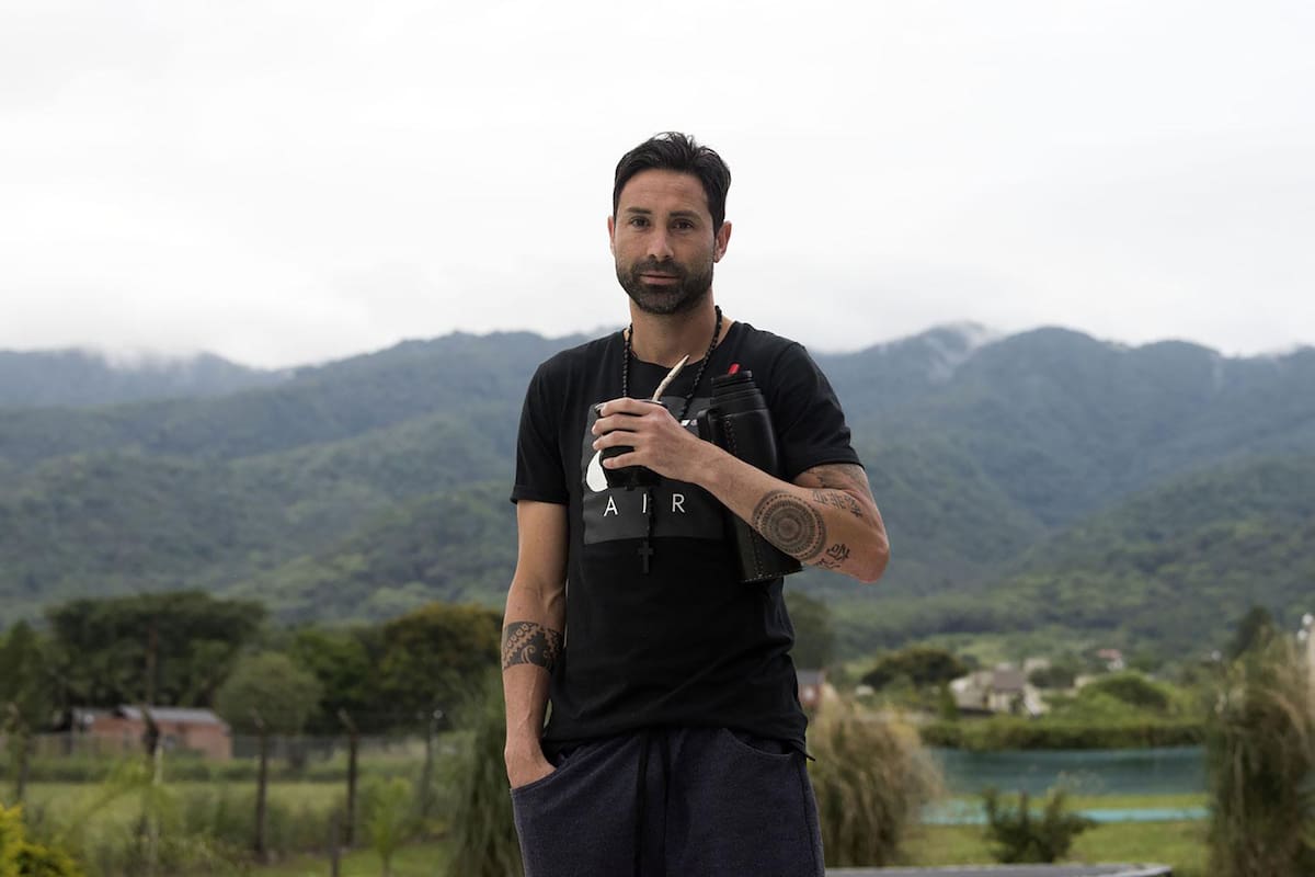 Cristian Lucchetti en su casa de Tucumán, donde jugó 10 años en Atlético.