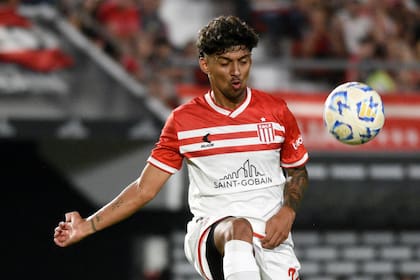 Cristian Medina, con la camiseta de Estudiantes de La Plata
