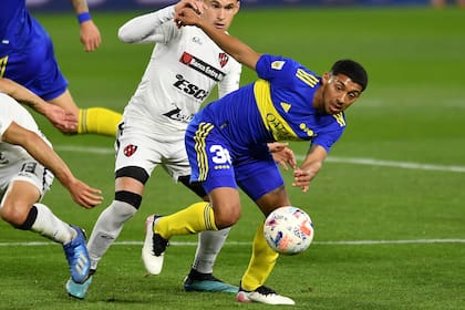 Cristian Medina, juvenil volante de Boca, fue convocado por el entrenador Lionel Scaloni