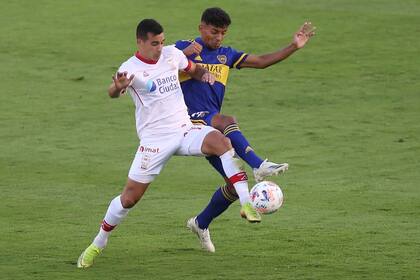 Cristian Medina, uno de los juveniles que se va ganando un lugar en el medio campo