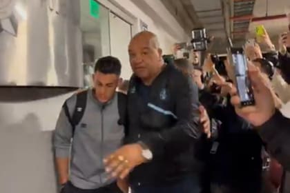 Cristian Pavón fue detenido por la Policía de Brasil acusado de haber escupido al árbitro