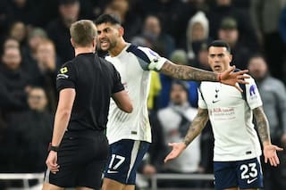 Mala noche de Cuti Romero en Tottenham: error que propició un gol, expulsión y derrota ante un mejorado Liverpool