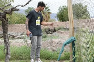Cristian Solera en su casa, tras el robo