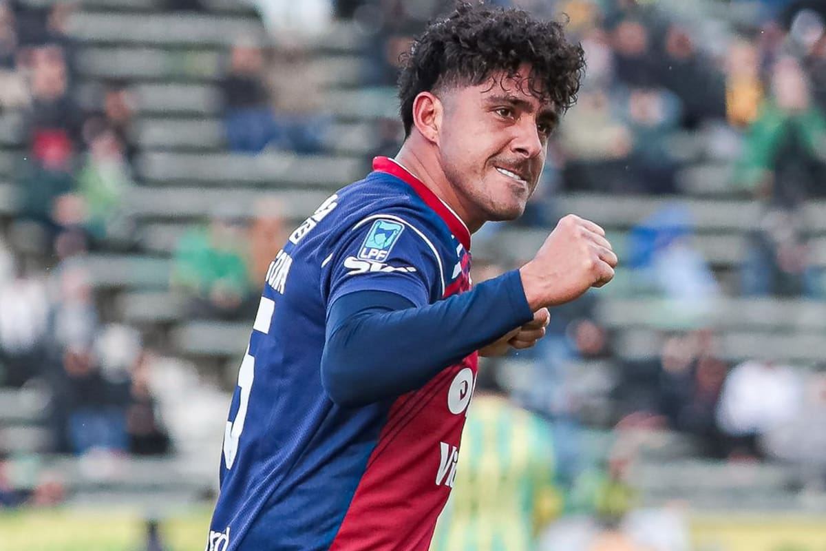 Cristian Tarragona, el capitán, marcó un doblete en la remontada de Unión contra Aldosivi en Mar del Plata, por el torneo Clausura.