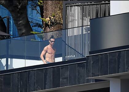 Cristiano en una de las terrazas de su mansión