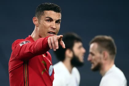 Cristiano le apunta a alguien en un partido en el que no encontró el arco rival