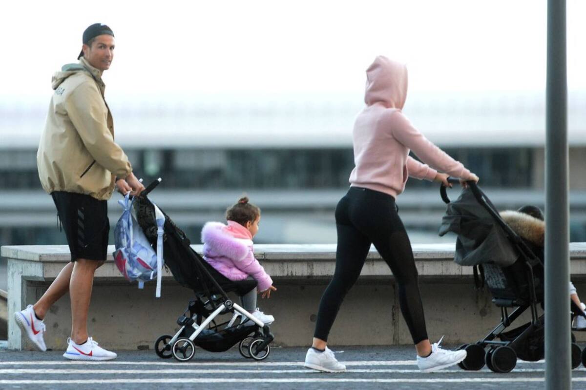 Cristiano paseó este domingo con su esposa e hijos por las calles de Funchal