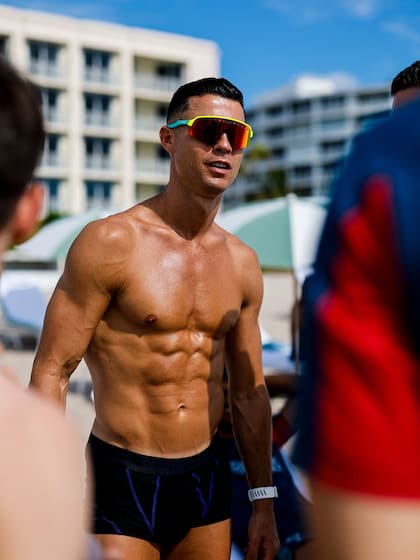 Cristiano Ronaldo acompaña su dieta con un entrenamiento rutinario diario, que le permite tener un cuerpo saludable y listo para rendir en cada partido