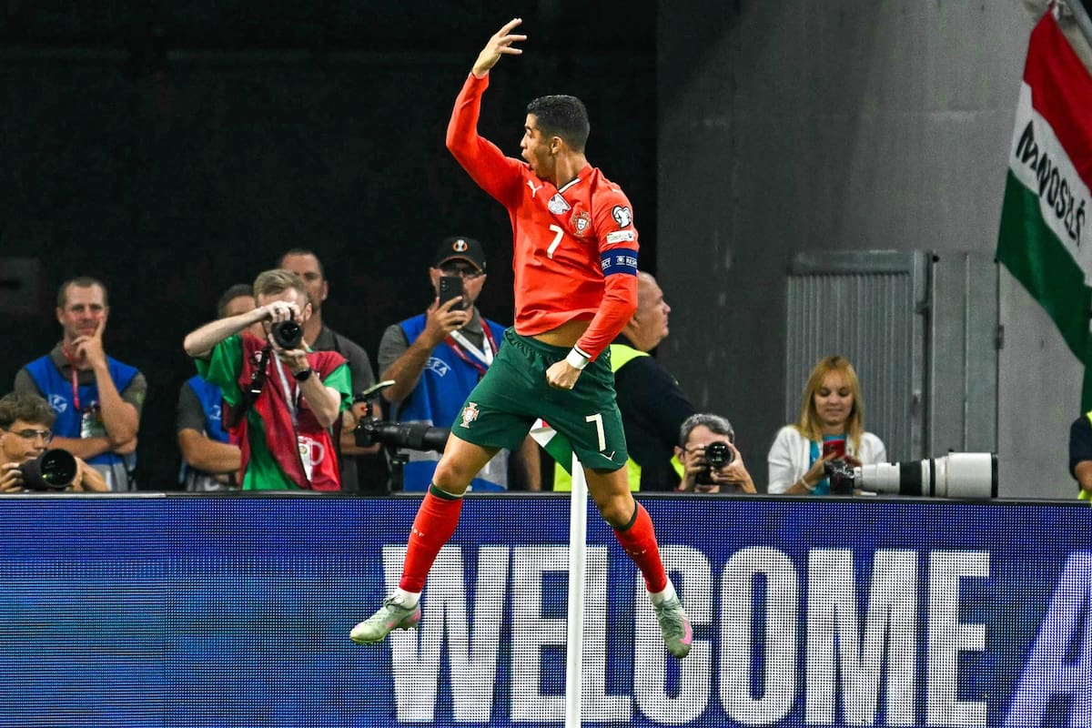 Cristiano Ronaldo brindó una entrevista en la que habló de todo. (Photo by Attila KISBENEDEK / AFP)