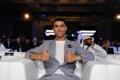 Cristiano Ronaldo colectó más de mil millones de dólares entre sus ingresos deportivos y los comerciales; es mucho más que un futbolista.