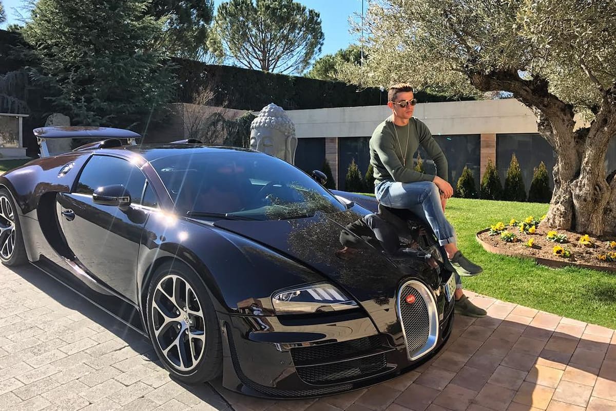 Cristiano Ronaldo con su Bugatti Veyron