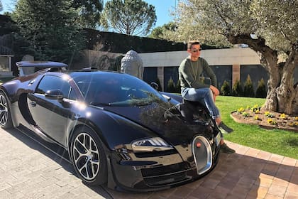 Cristiano Ronaldo con su Bugatti Veyron