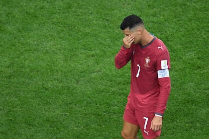Cristiano Ronaldo, de la selección de Portugal, se lamenta tras la eliminación ante España en los octavos de final de la Copa del Mundo, el lunes 6 de julio de 2026 (AP Foto/Jessica Tobias)