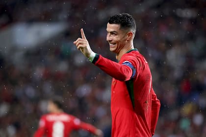 Cristiano Ronaldo, de Portugal, hace un gesto durante el partido de la Liga de Naciones