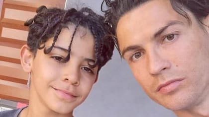Cristiano Ronaldo en compañía de su hijo mayor