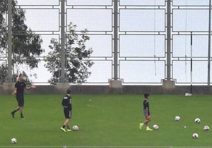 Cristiano Ronaldo entrena en un estadio de Madeira.