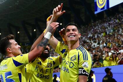 Cristiano Ronaldo festeja su segundo gol con Al Nassr frente a Al Riyadh