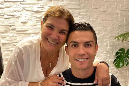 Cristiano Ronaldo, junto a su madre, Dolores Aveiro