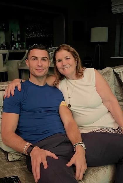 Cristiano Ronaldo junto a su mamá Dolores