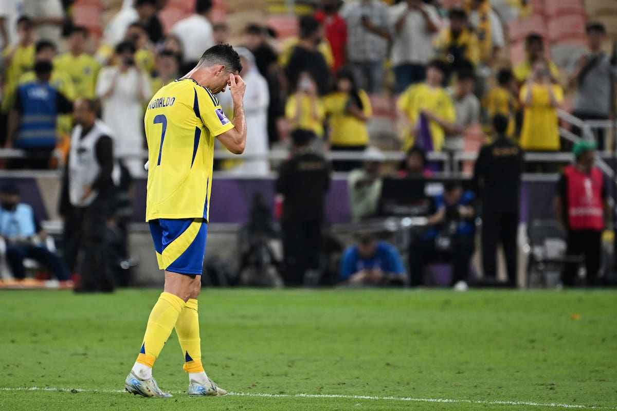 Cristiano Ronaldo presiona a Al Nassr