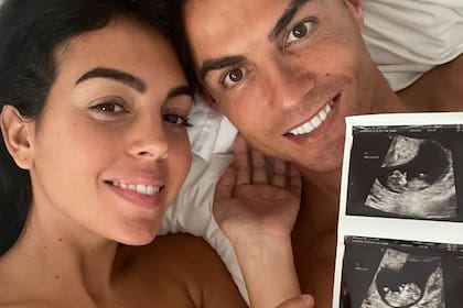 Cristiano Ronaldo y Georgina Rodríguez cuando anunciaron el embarazo de gemelos en su cuenta de Instagram