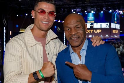 Cristiano Ronaldo y Mike Tyson se robaron las miradas en el espectáculo de boxeo en el que Tommy Fury le quitó el invicto a Jake Paul