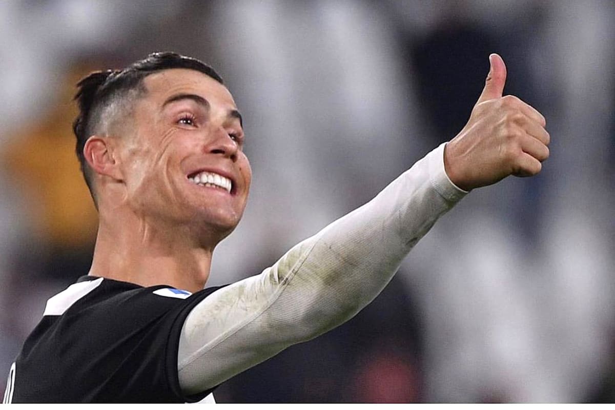 Cristiano se mostró de cuerpo entero en su mansión en Funchal, Portugal.