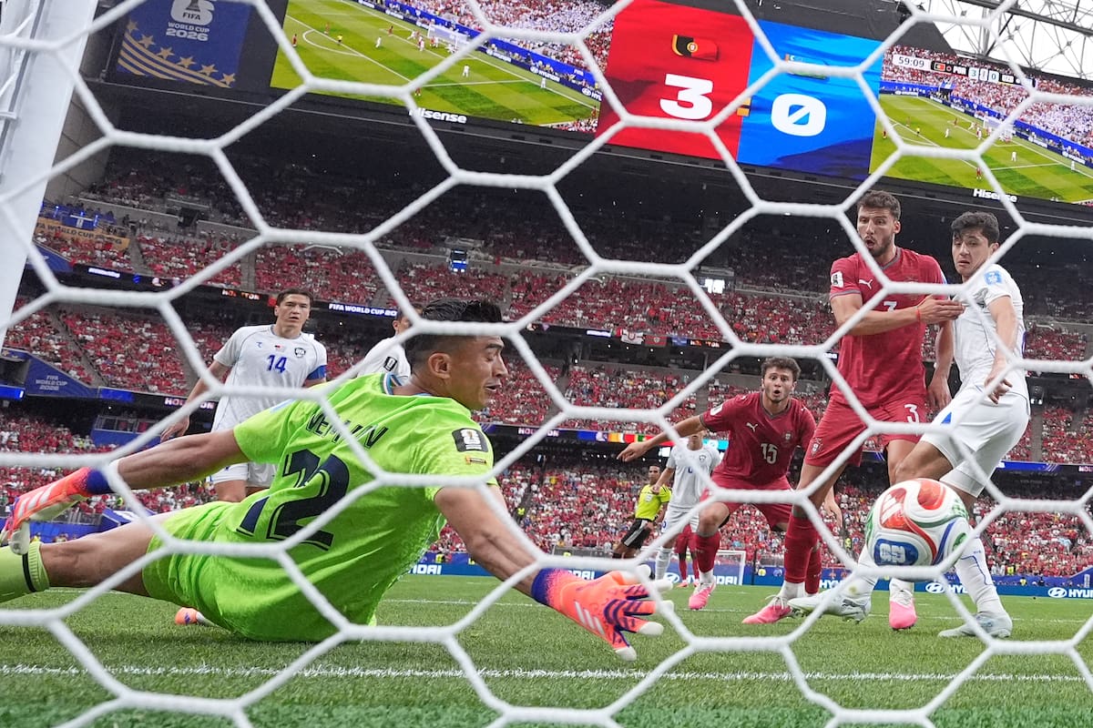Cristiano silencia las críticas con un doblete y Portugal vence 5-0 a Uzbekistán en el Mundial