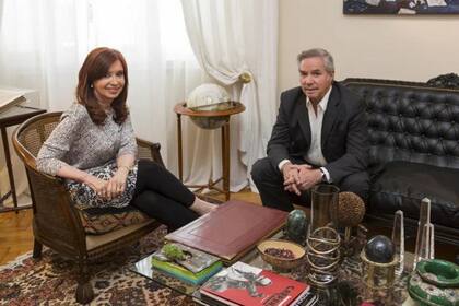 Cristina Kirchner con Felipe Solá, en un encuentro de febrero de 2019. Ahora renuevan su sintonía política.