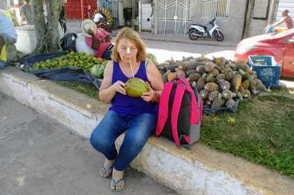 Cristina, en su largo camino hacia la isla de Boipeba.