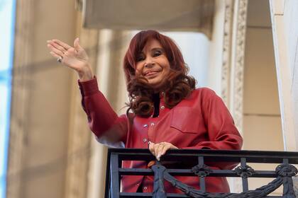 Cristina Fernández de Kirchner anunció que se presentará en Comodoro Py el próximo miércoles 18