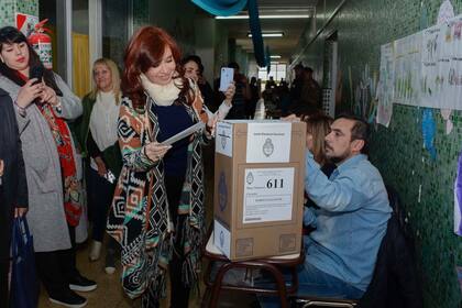 Cristina Kirchner, al votar en las elecciones de 2019