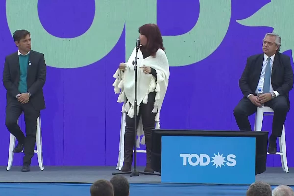Cristina Fernández de Kirchner en el plenario en el Estadio Único de La Plata para delinear los ejes de la campaña electoral del Frente de Todos