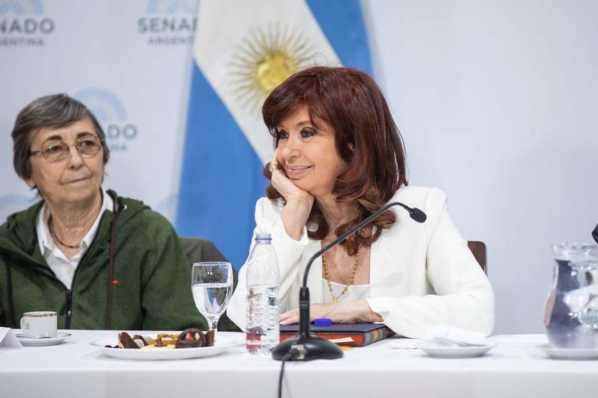 Cristina Fernández de Kirchner se reunió con Curas villeros, Curas en Opción por los pobres y hermanas, religiosas y laicas en el senado