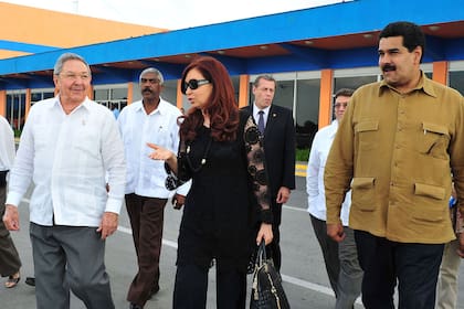 Cristina, junto con Raúl Castro, presidente de Cuba, y Nicolás Maduro, vicepresidente de Venezuela