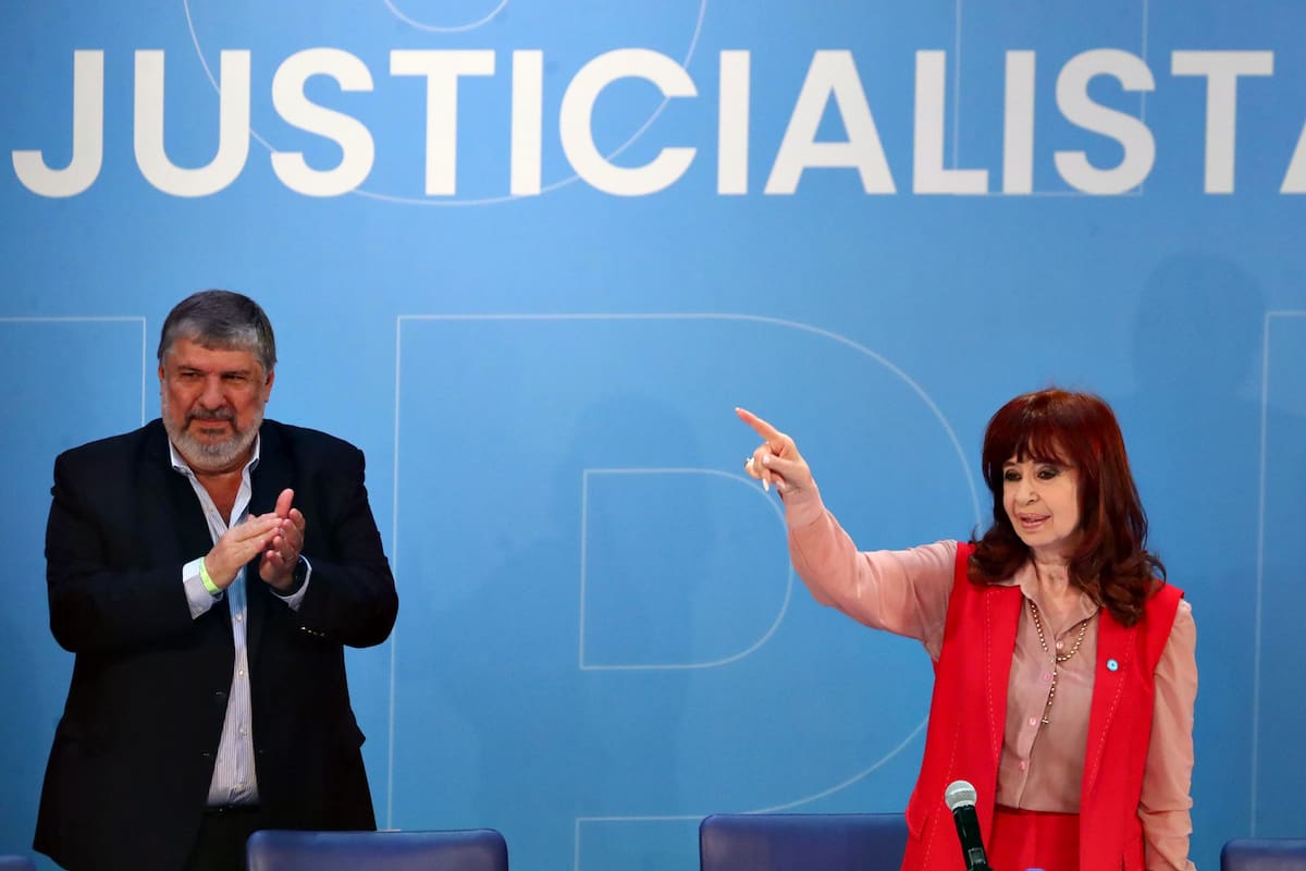 Cristina Kirchner, al asumir como titular del PJ, en diciembre de 2024, junto a Mayans
