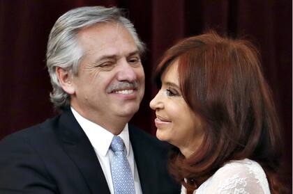 El número a favor de Buenos Aires despierta dos miradas. La que esquiva la polémica sugiere que en parte se debe a la emergencia del coronavirus. Los críticos aseguran que Alberto Fernández está "financiando" la candidatura del Frente de Todos en la provincia.