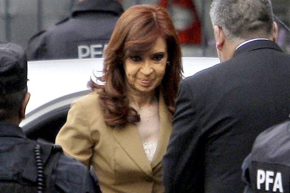 Cristina Kirchner apeló su procesamiento, prisión preventiva y embargo en la causa por "traición a la Patria"