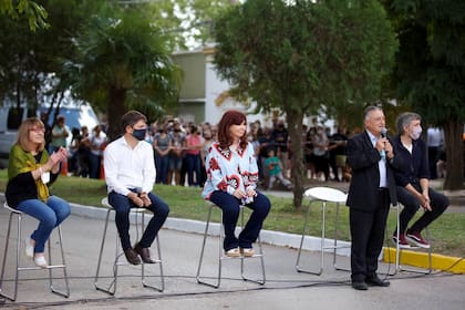 Cristina Kirchner, Axel Kicillof y Máximo Kirchner en un acto en Las Flores