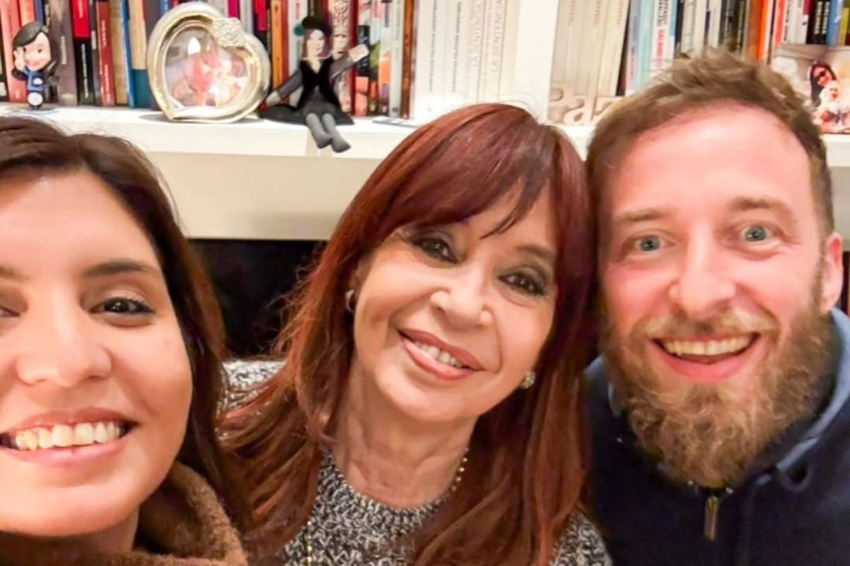 Cristina Kirchner con Daniela Vilar, dirigente de La Cámpora y ministra de Ambiente bonaerense; y Federico Otermin, intendente de Lomas de Zamora. Ellos dos son pareja.