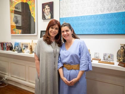 Cristina Kirchner, con la intendenta de Moreno, Mariel Fernández, en el Instituto Patria, convertido en el escenario central de sus reuniones políticas