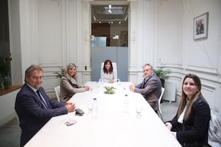 Cristina y Massa buscan candidatos ante el temor de perder Santa Fe