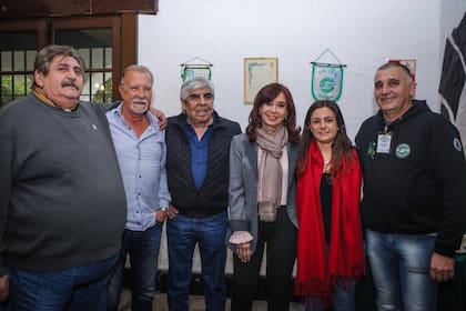 Cristina Kirchner, con los sindicalistas Ricardo Pignanelli, Omar Plaini, Hugo Moyano, Vanesa Siley y Mario Manrique